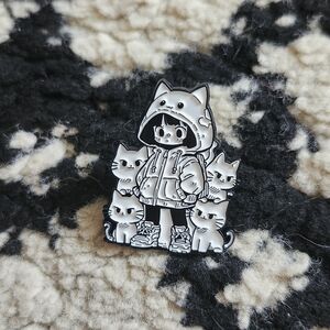 Cute‎ Cat Enamel Pin - Black and White